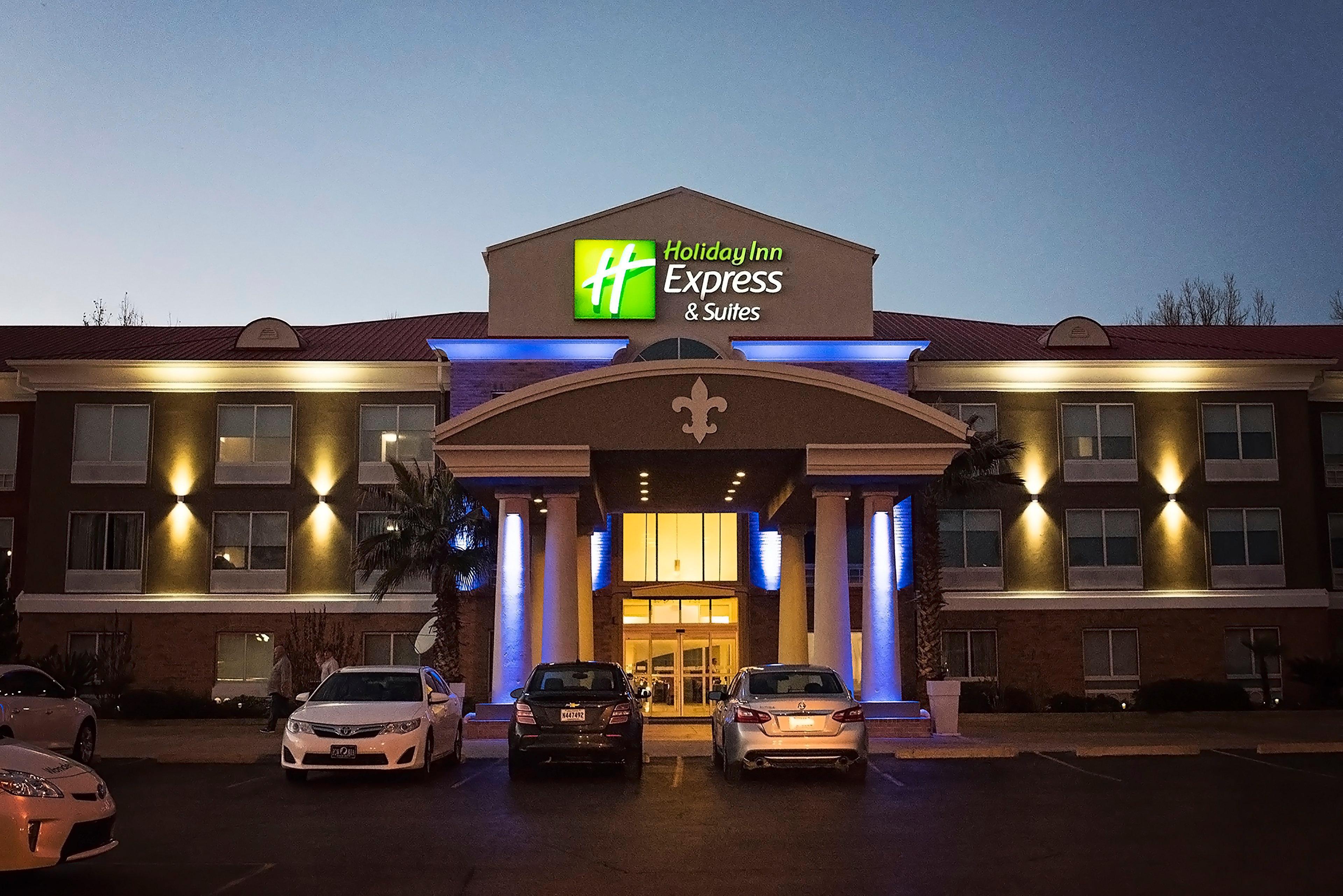 Holiday Inn Express & Suites Alexandria, An Ihg Hotel Exterior foto